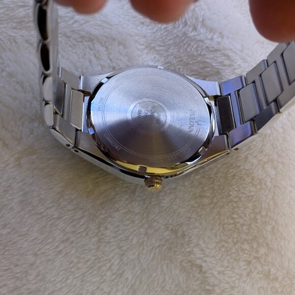 ⬇️PD⬇️BULOVA Gold and Silver Watch with Elegant Design and Link Bracelet - Picture 9 of 14